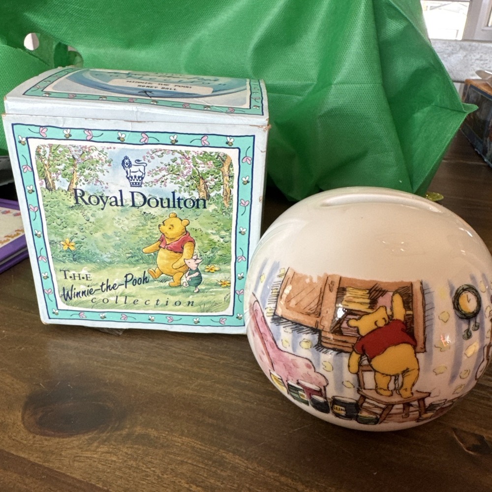 Royal Doulton Winnie the Pooh Disney "Isn't It Funny" Money Ball Piggy Bank - Picture 1 of 8